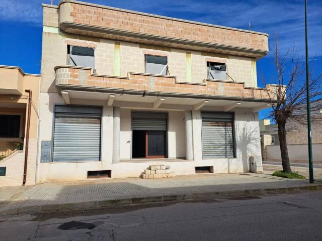 Locale Commerciale in affitto a Puglia, Taranto