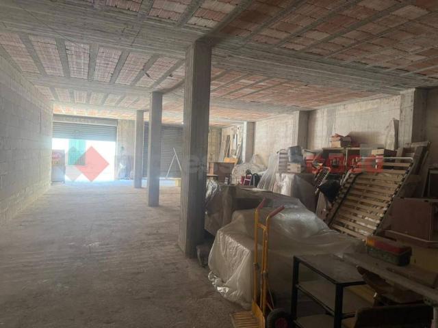 Locale Commerciale in affitto a Puglia, Taranto