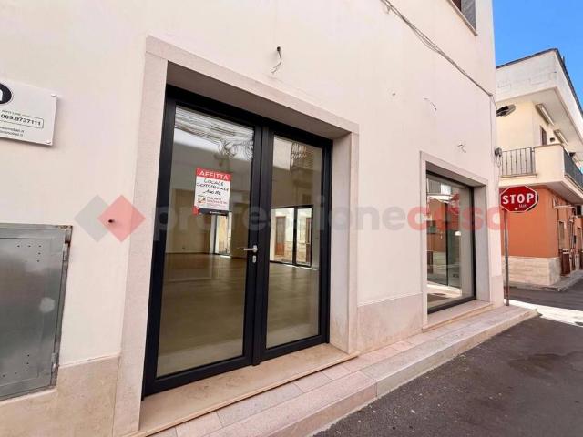 Locale Commerciale in affitto a Puglia, Taranto