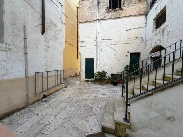 Locale Commerciale in affitto a Puglia, Taranto