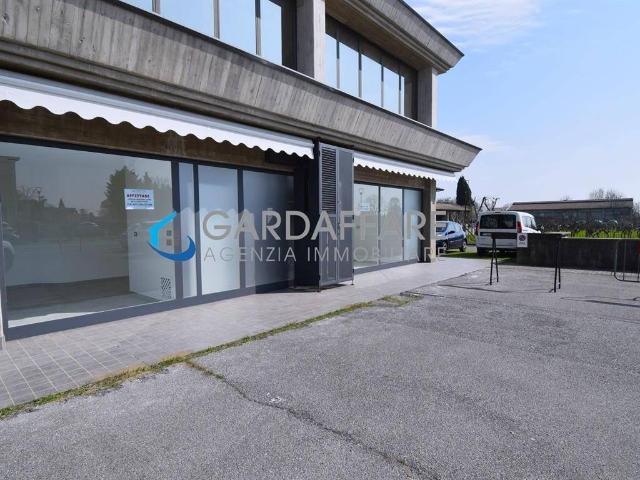 Locale Commerciale in affitto a Crociale, Manerba Del Garda