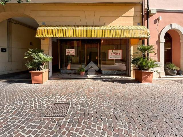 Locale Commerciale in affitto a Balbiana, Manerba Del Garda