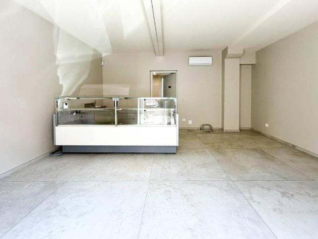 Locale Commerciale in affitto a Gardoncino, Manerba Del Garda