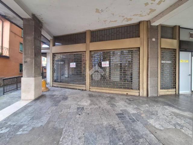 Locale Commerciale in affitto a Manerbio, Lombardia