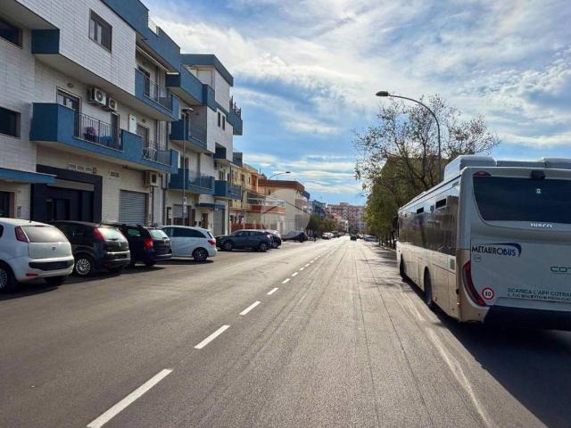 Locale Commerciale in affitto a Quartiere ANAS, Puglia