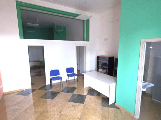 Locale Commerciale in affitto a Siponto, Puglia