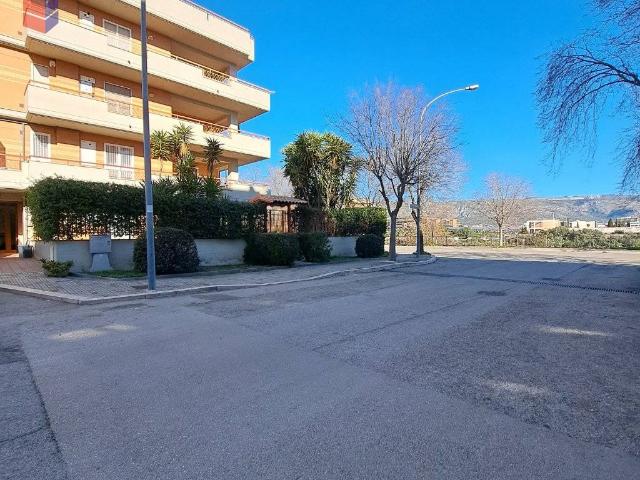 Locale Commerciale in affitto a Puglia, Foggia