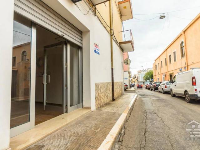 Locale Commerciale in affitto a Puglia, Foggia