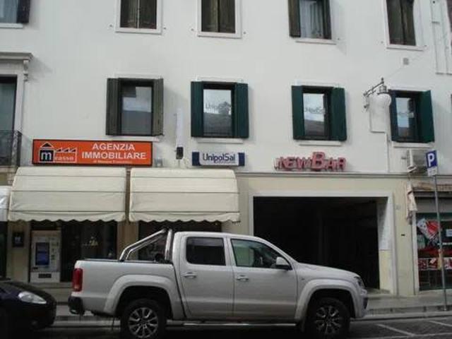 Locale Commerciale in affitto a Maniago, Friuli-Venezia Giulia