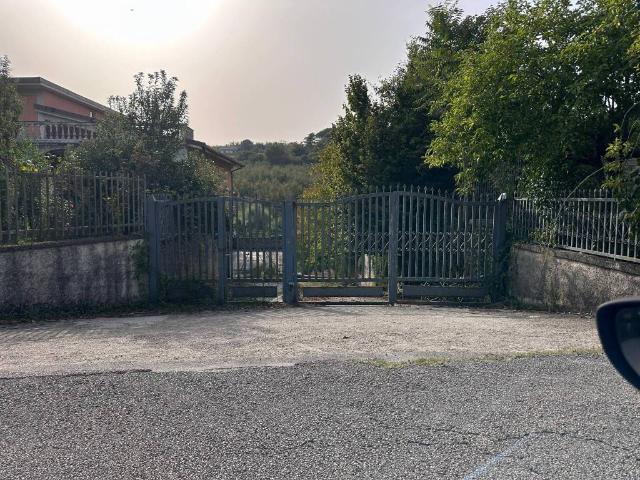 Locale Commerciale in affitto a San Potito Ultra, Campania