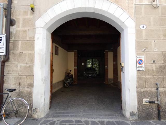 Locale Commerciale in affitto a Fiera-Catena, San Giorgio Di Mantova