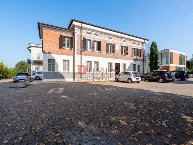 Locale Commerciale in affitto a Angeli, San Giorgio Di Mantova