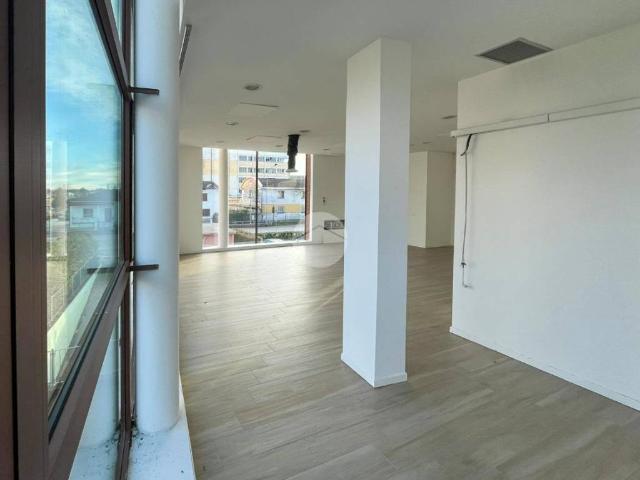 Locale Commerciale in affitto a Angeli, San Giorgio Di Mantova