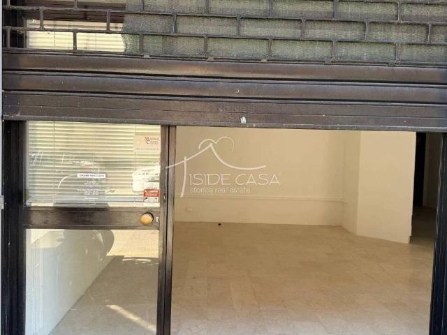 Locale Commerciale in affitto a Valletta Paiolo, San Giorgio Di Mantova