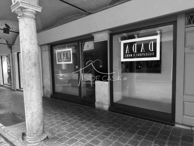 Locale Commerciale in affitto a Fiera-Catena, San Giorgio Di Mantova