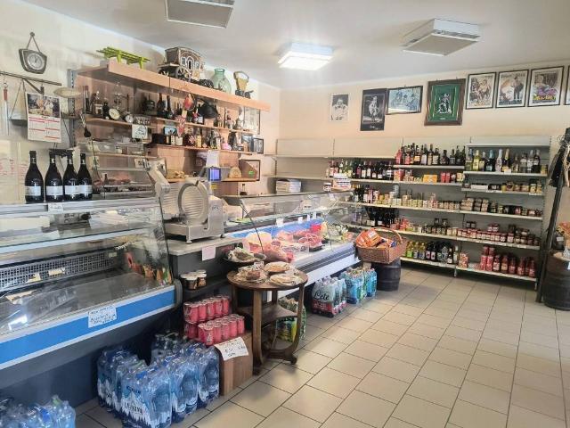 Locale Commerciale in affitto a Unione dei comuni del Distretto Ceramico, Maranello
