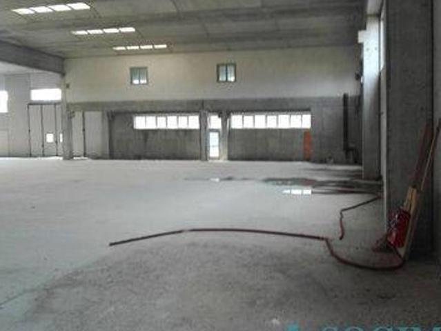 Locale Commerciale in affitto a Unione dei comuni del Distretto Ceramico, Maranello