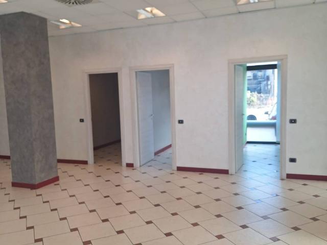 Locale Commerciale in affitto a Unione dei comuni del Distretto Ceramico, Maranello