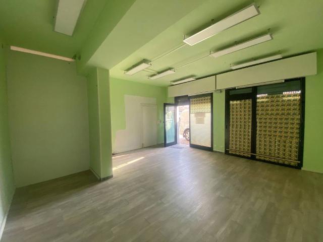 Locale Commerciale in affitto a Unione dei comuni del Distretto Ceramico, Maranello
