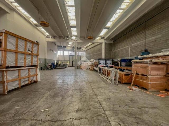 Locale Commerciale in affitto a Bell'Italia, Maranello