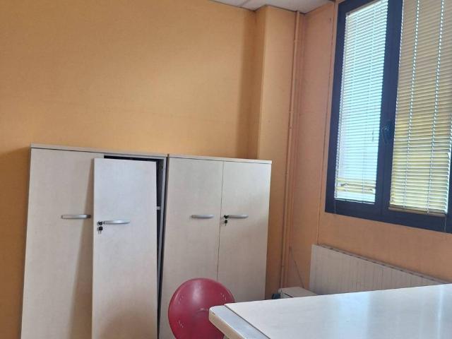 Locale Commerciale in affitto a Unione dei comuni del Distretto Ceramico, Maranello