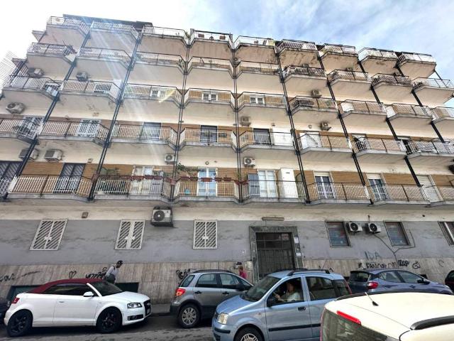 Locale Commerciale in affitto a Marano Di Napoli, Campania