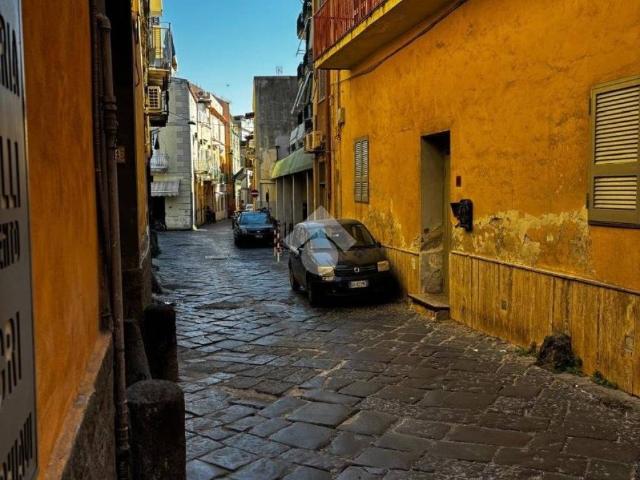 Locale Commerciale in affitto a Marano Di Napoli, Campania