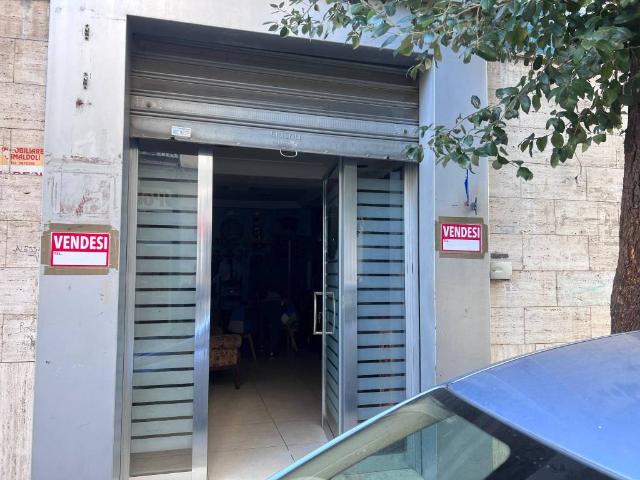 Locale Commerciale in affitto a Marano Di Napoli, Campania