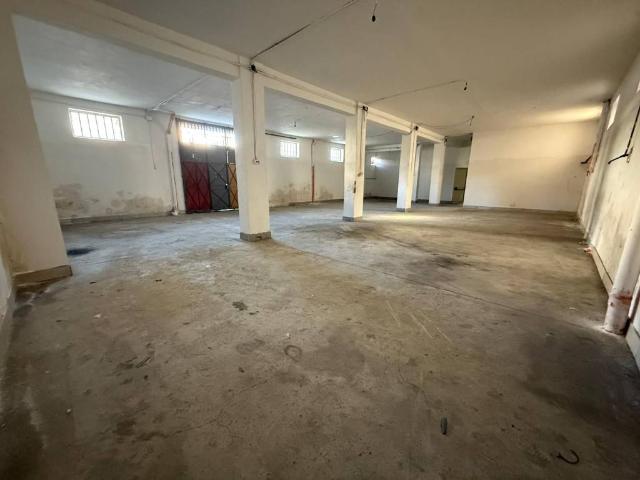 Locale Commerciale in affitto a Marano Di Napoli, Campania