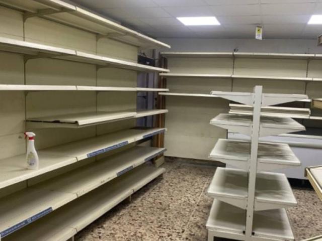 Locale Commerciale in affitto a Marano Di Napoli, Campania