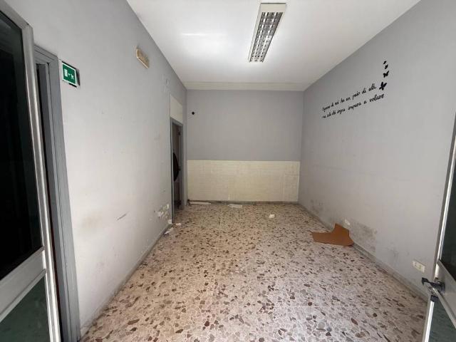 Locale Commerciale in affitto a Marano Di Napoli, Campania