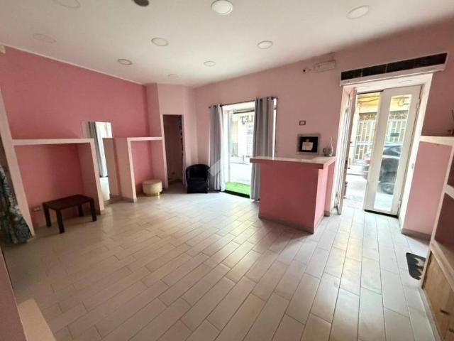 Locale Commerciale in affitto a Marano Di Napoli, Campania