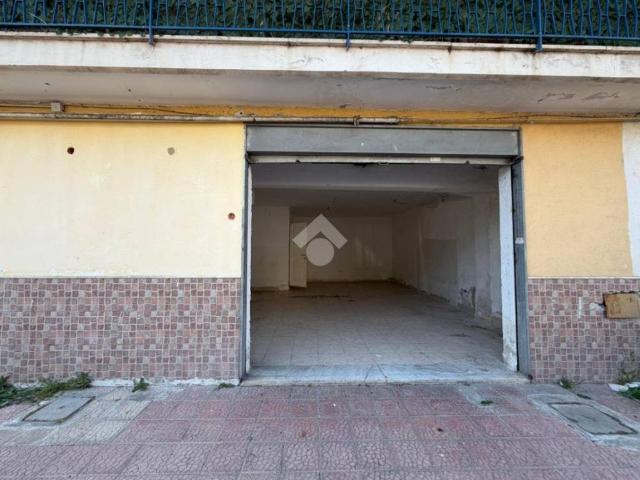 Locale Commerciale in affitto a Municipalità 8, Marano Di Napoli