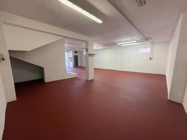 Locale Commerciale in affitto a Marano Di Napoli, Campania