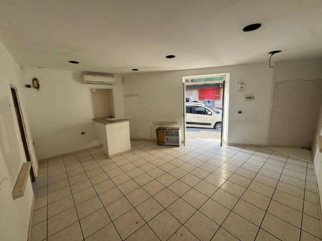 Locale Commerciale in affitto a Marano Di Napoli, Campania