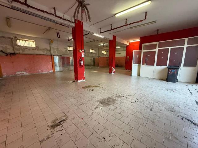 Locale Commerciale in affitto a Marano Di Napoli, Campania