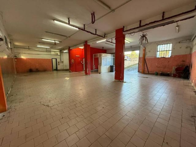Locale Commerciale in affitto a Marano Di Napoli, Campania