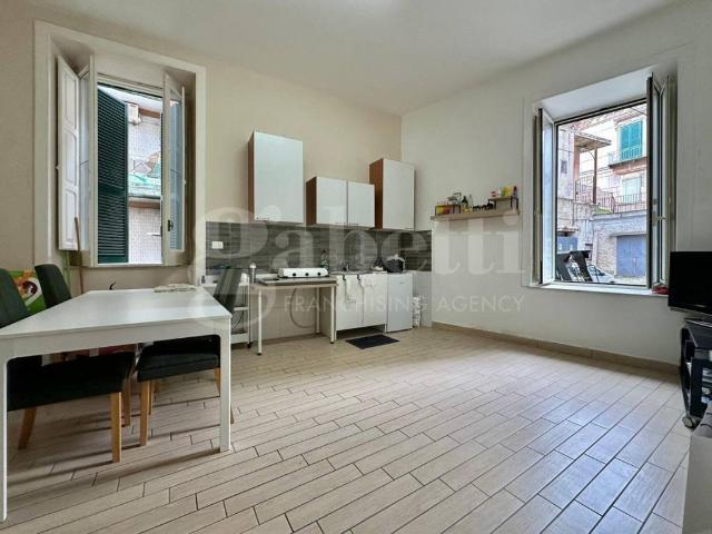 Locale Commerciale in affitto a Marano Di Napoli, Campania