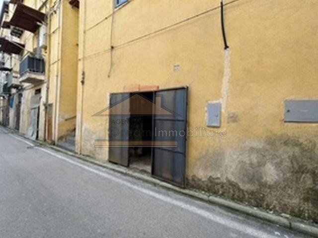 Locale Commerciale in affitto a Marano Di Napoli, Campania