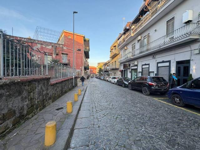 Locale Commerciale in affitto a Marano Di Napoli, Campania