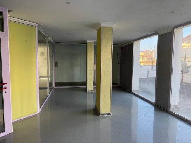 Locale Commerciale in affitto a Marano Di Napoli, Campania