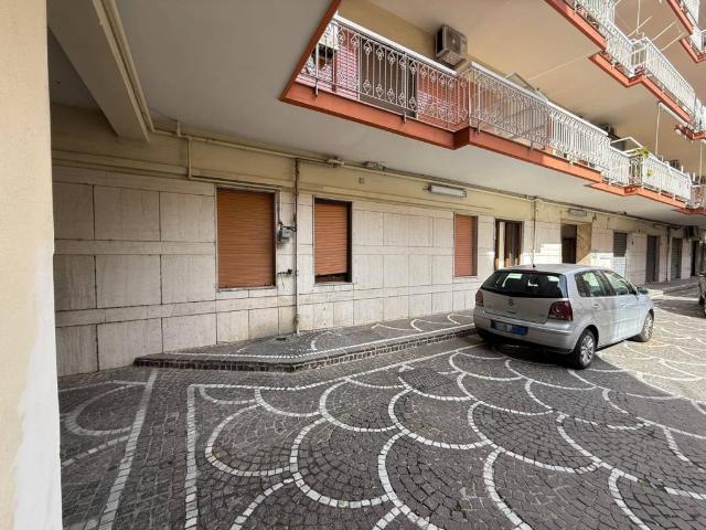 Locale Commerciale in affitto a Marano Di Napoli, Campania