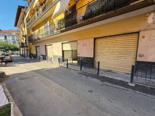 Locale Commerciale in affitto a Marano Di Napoli, Campania