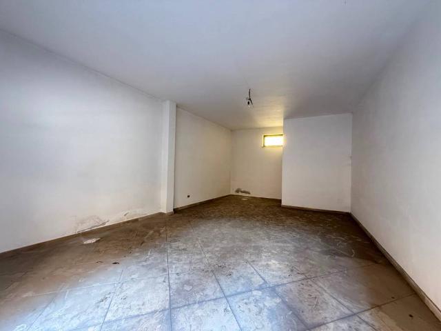Locale Commerciale in affitto a Marano Di Napoli, Campania