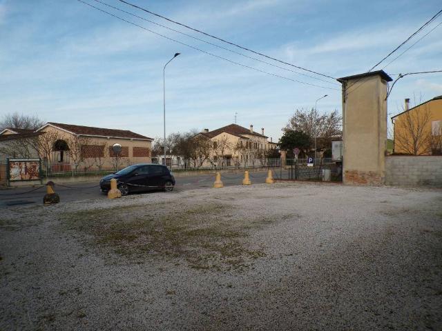 Locale Commerciale in affitto a Marcaria, Lombardia
