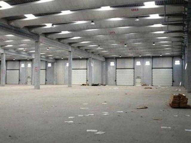 Locale Commerciale in affitto a Marcianise, Campania