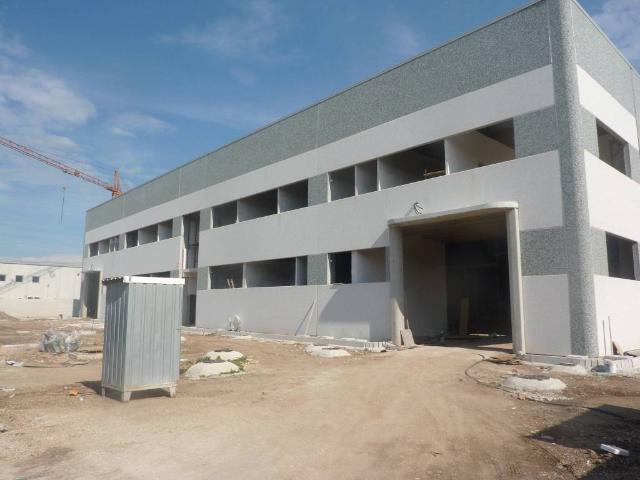 Locale Commerciale in affitto a Marcianise, Campania