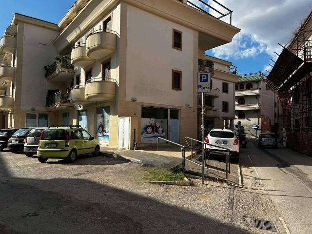 Locale Commerciale in affitto a Pagani di Marcianise, Marcianise