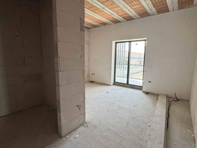 Locale Commerciale in affitto a Marcianise, Campania
