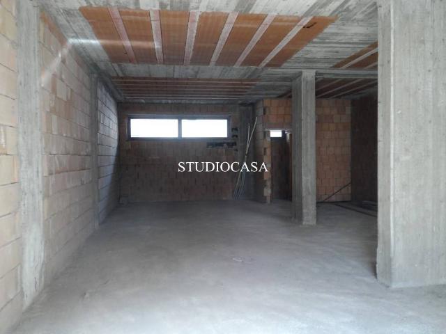Locale Commerciale in affitto a Marcianise, Campania